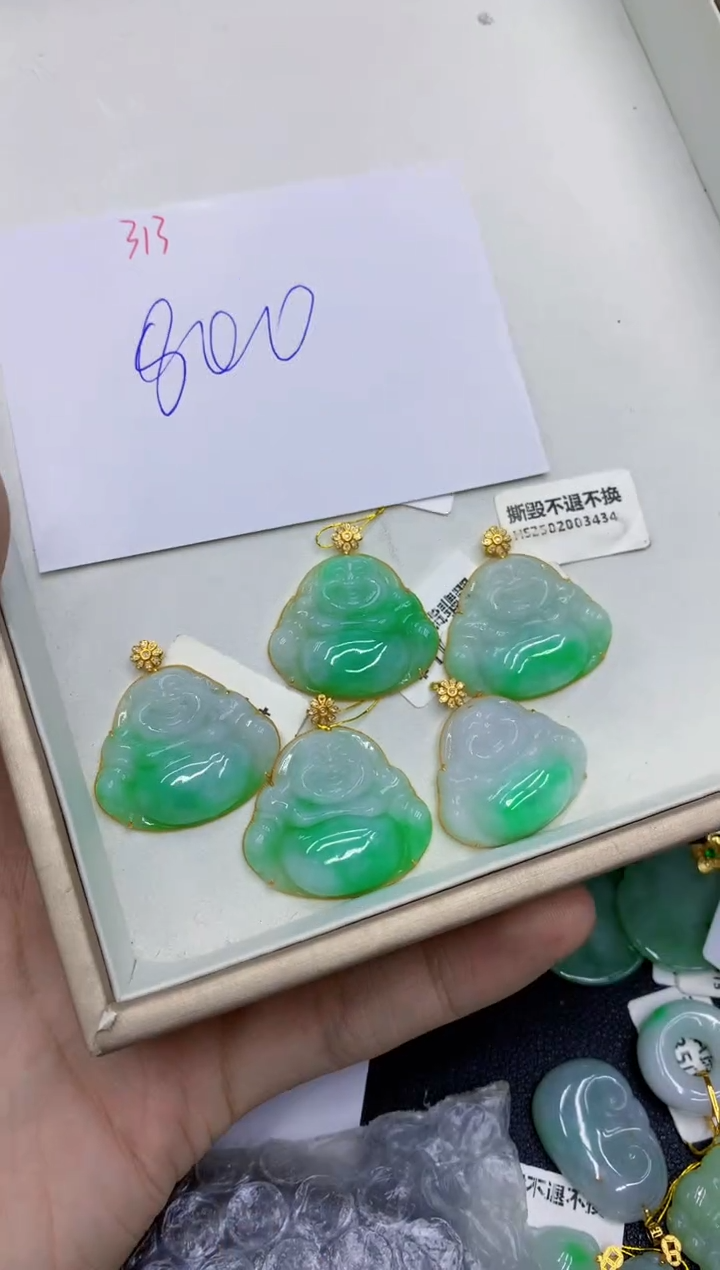 翡翠18K金镶嵌颈饰1111111111多样性发其一