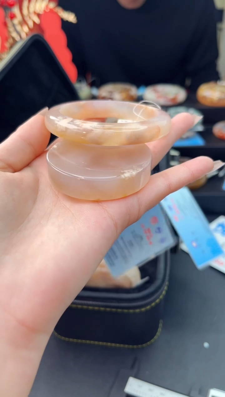 【闪购商品】石英质玉手镯未镶嵌赠送镯心（56圈口）