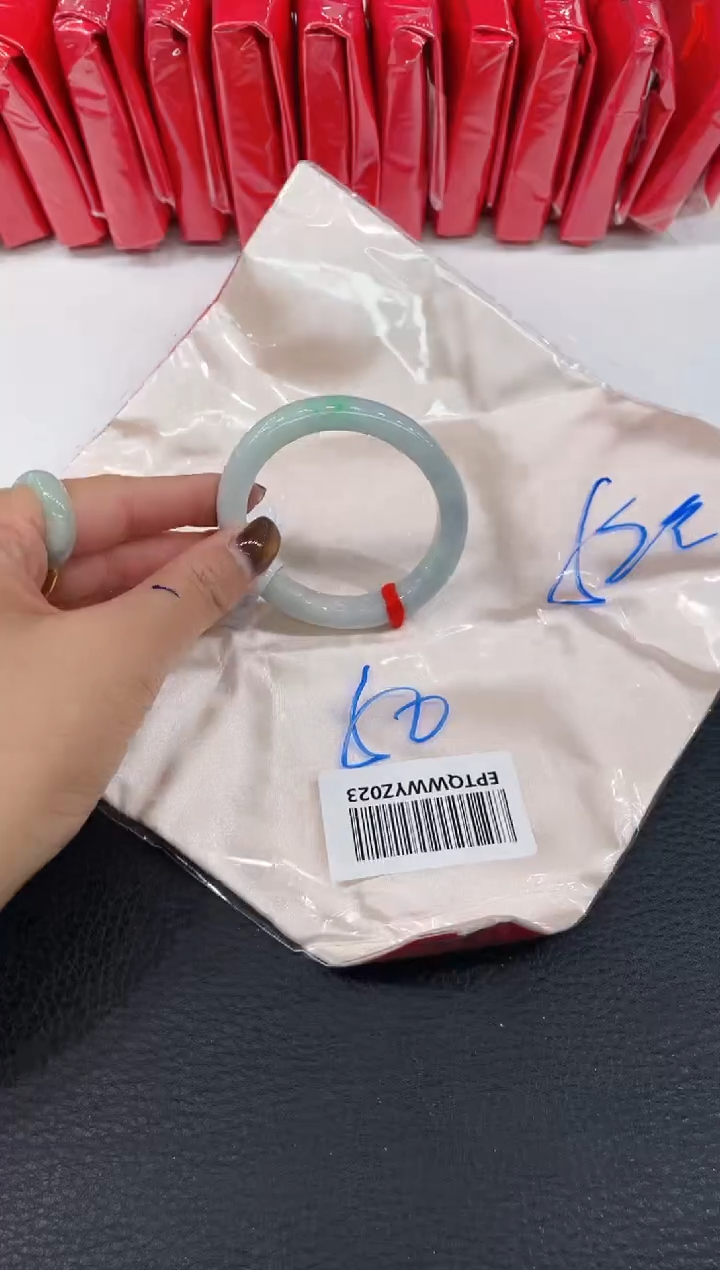 【闪购商品】翡翠手镯（贵妃镯）未镶嵌手镯