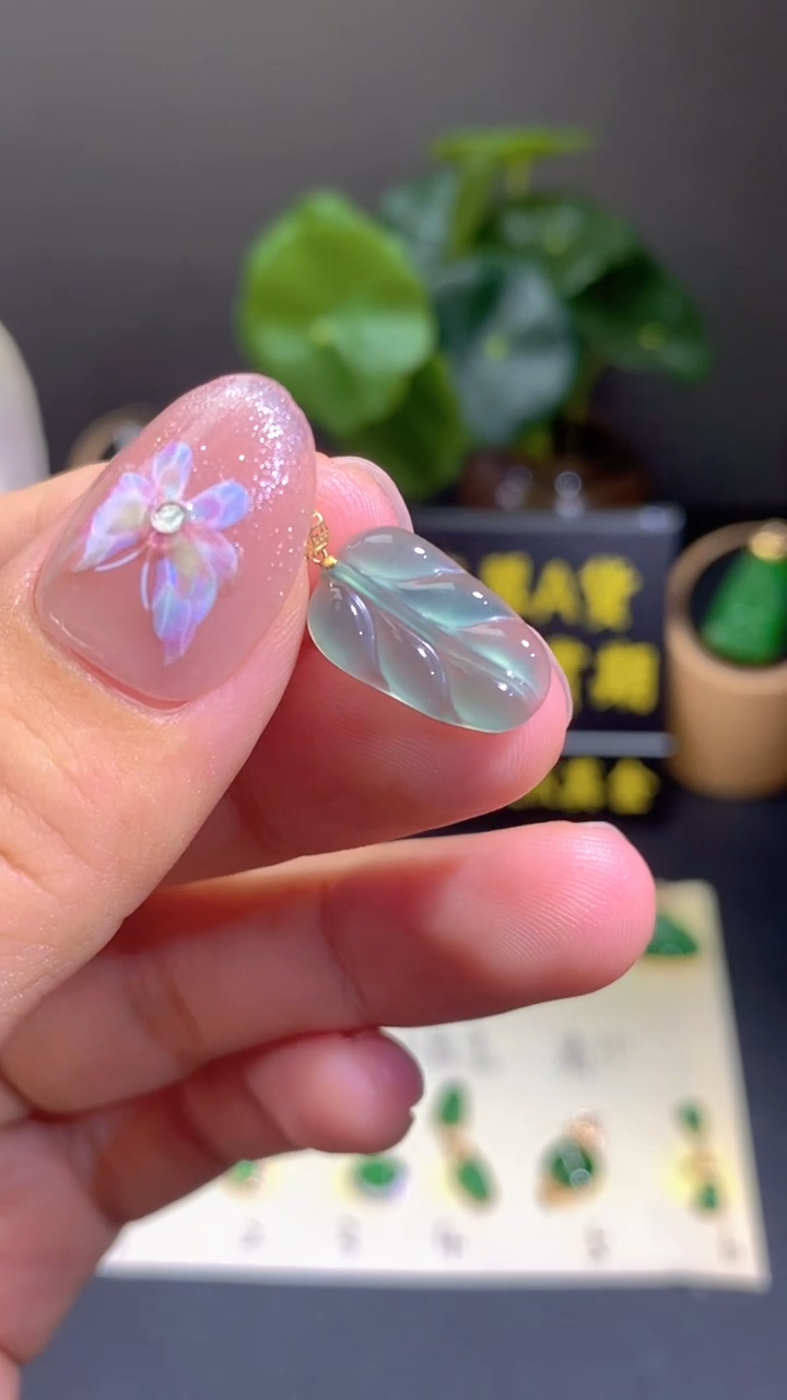 翡翠18K金镶嵌颈饰翡翠A货
