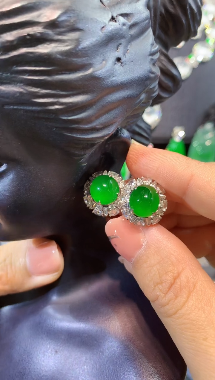 18K金镶嵌翡翠耳饰耳包