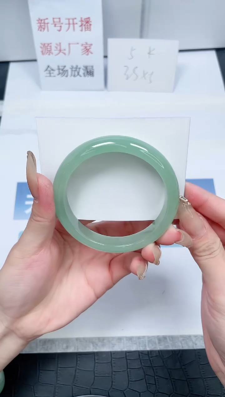 【闪购商品】石英质玉手镯未镶嵌53-61