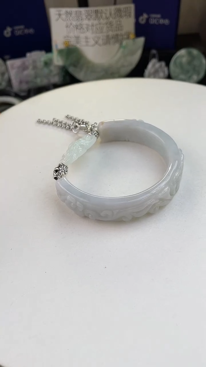 未镶嵌手链翡翠是***ぷ手工定制默认微瑕主播介绍为准