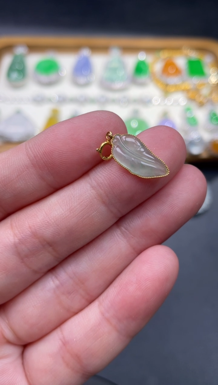 【闪购商品】翡翠颈饰18K金镶嵌33.........