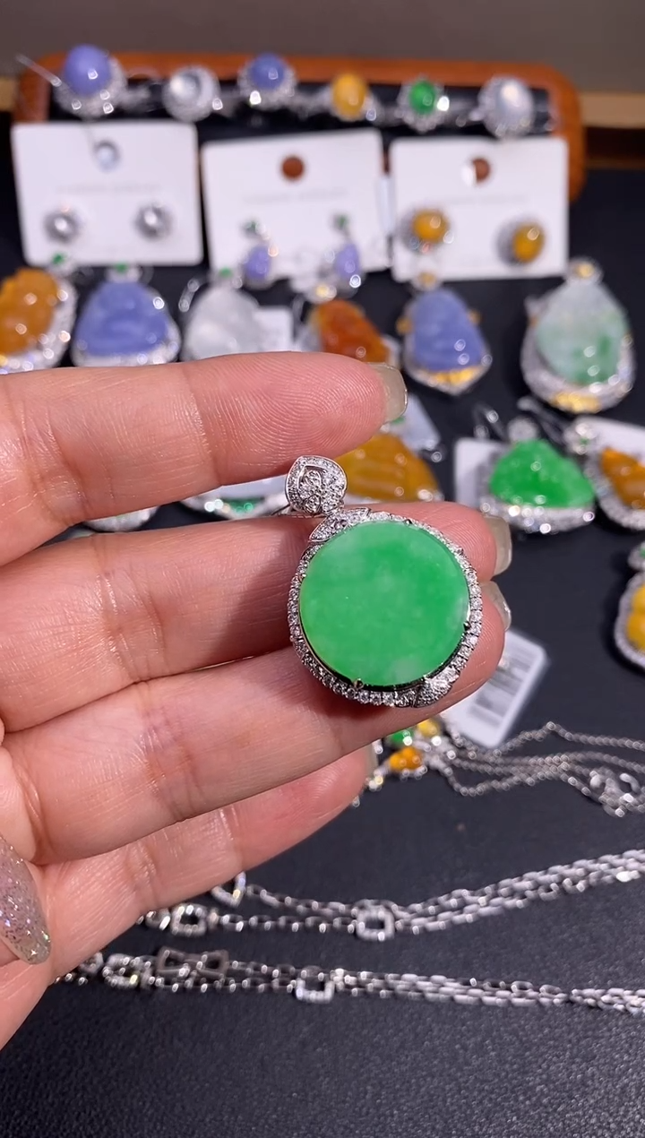 【闪购商品】翡翠吊坠(不含链)18K金镶嵌吊坠