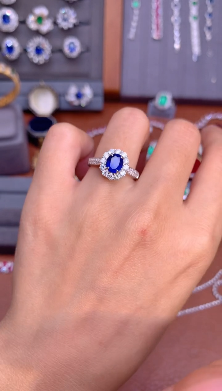 【闪购商品】蓝宝石戒指18K金镶嵌1.32CT