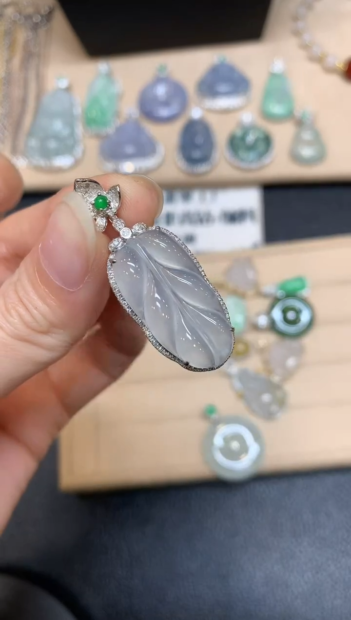 【闪购商品】翡翠颈饰18K金镶嵌树叶【无服务费