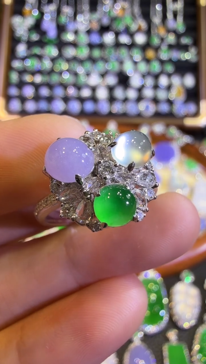 翡翠戒指18K金镶嵌三彩蛋面戒指