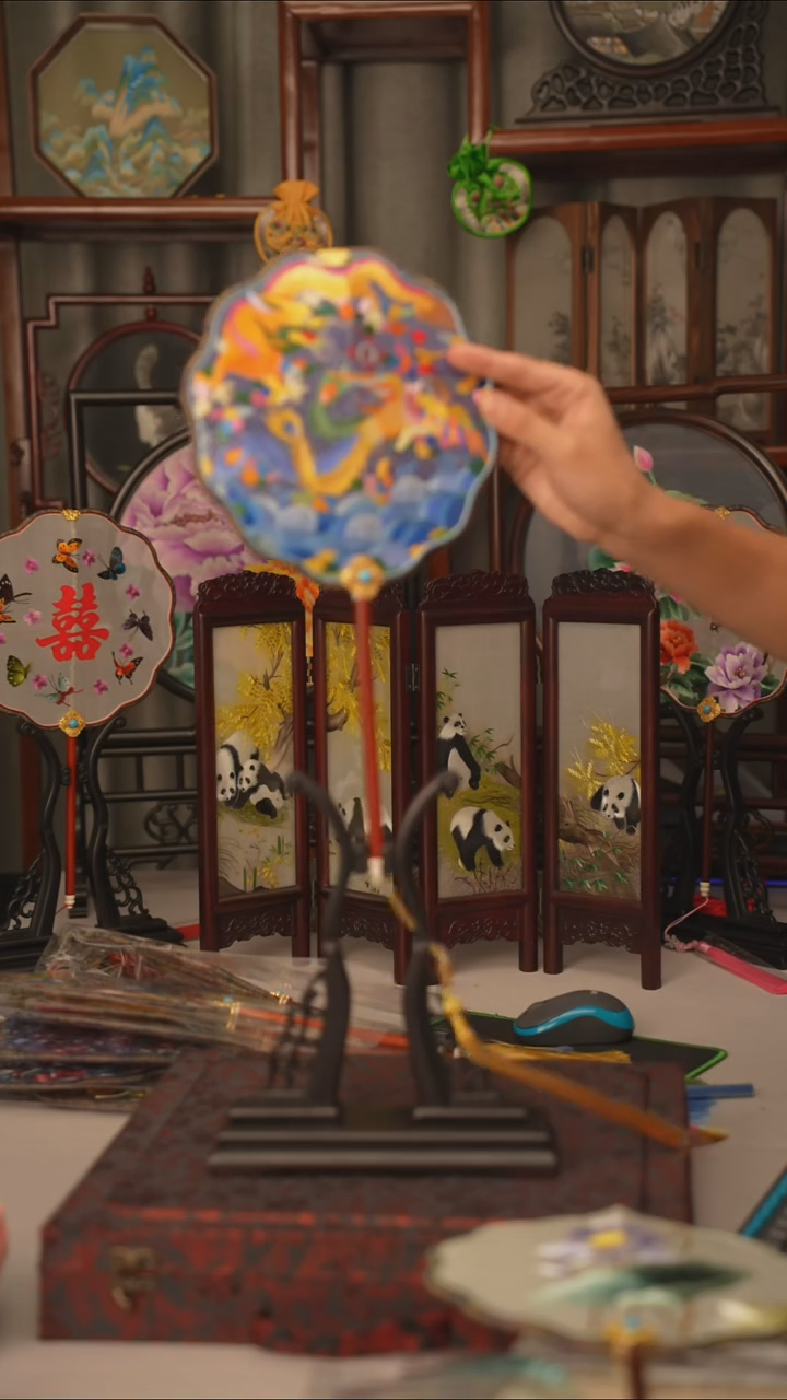扇子苏绣作品手工团扇