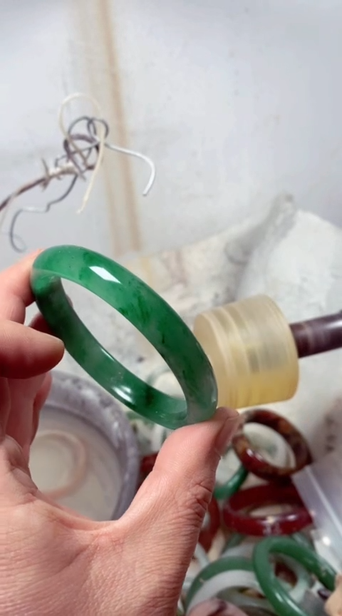 【闪购商品】石英质玉手镯未镶嵌64+290