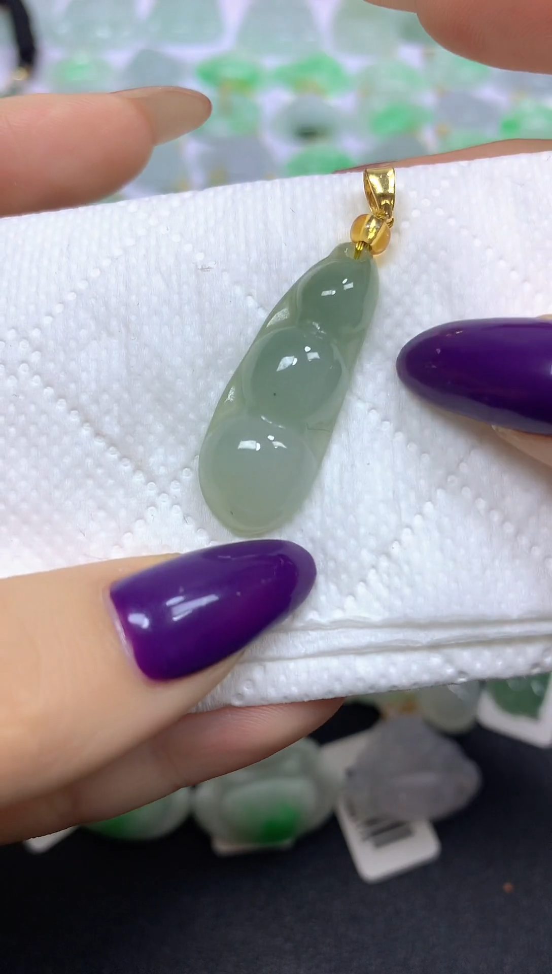 颈饰未镶嵌翡翠 