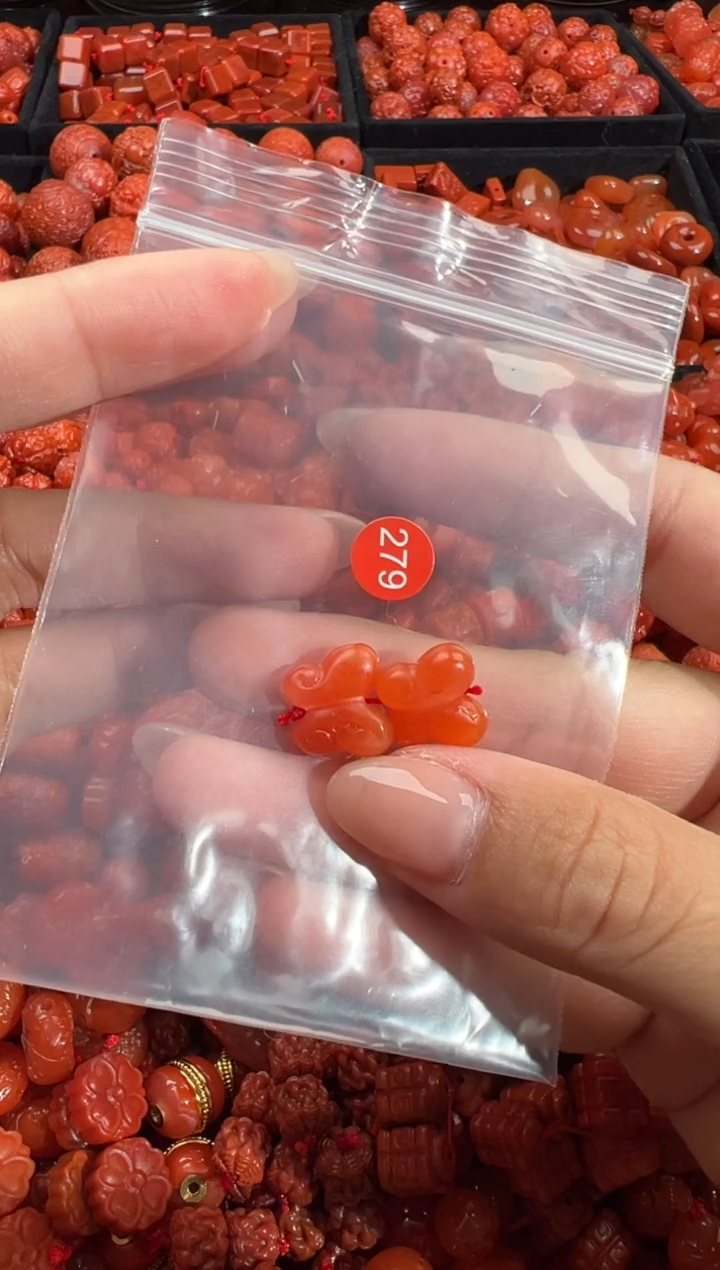 南红玛瑙未镶嵌颈饰1