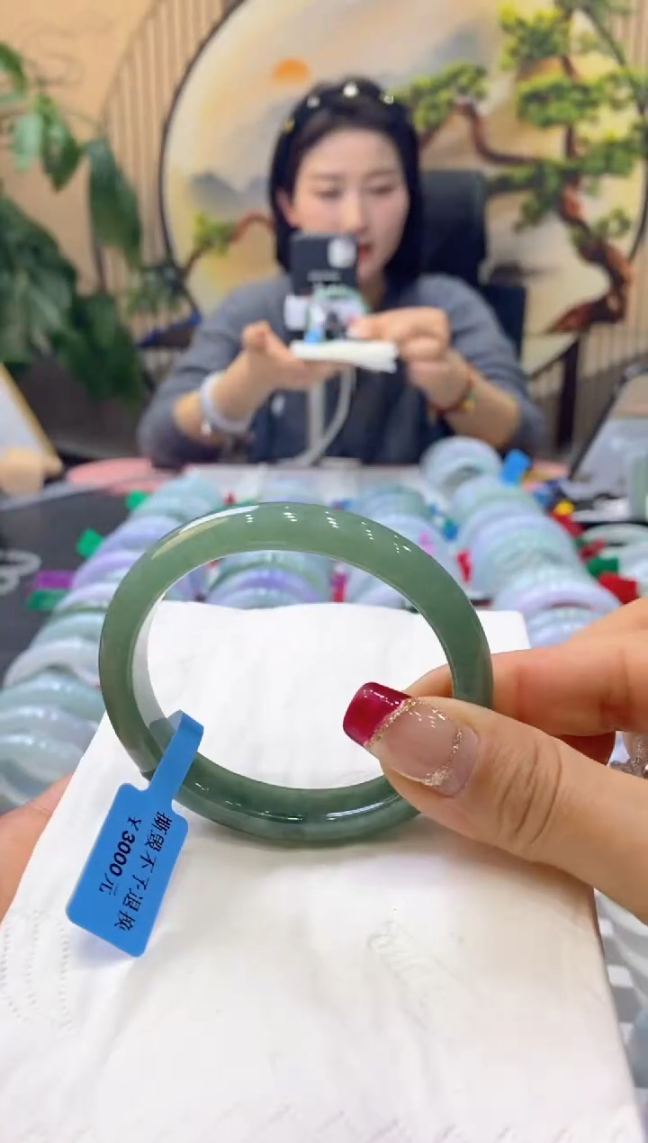 【闪购商品】翡翠手镯未镶嵌99918854