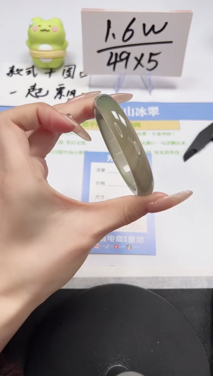 【闪购商品】石英质玉手镯未镶嵌A275-55.3