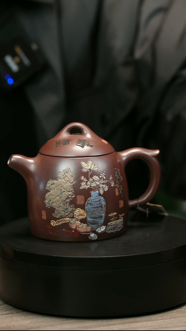 茶壶紫砂用****8H2487李小琴彩刻秦权