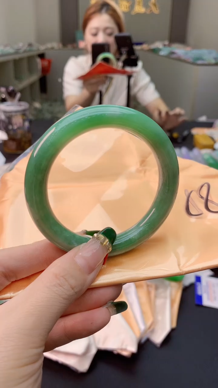 翡翠手镯未镶嵌0063494905