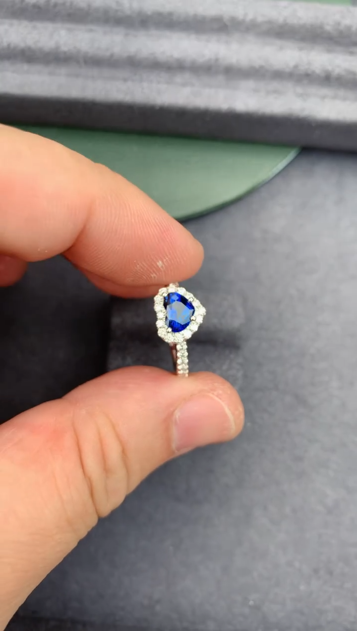 【闪购商品】蓝宝石戒指18K金镶嵌1ct皇家蓝戒指