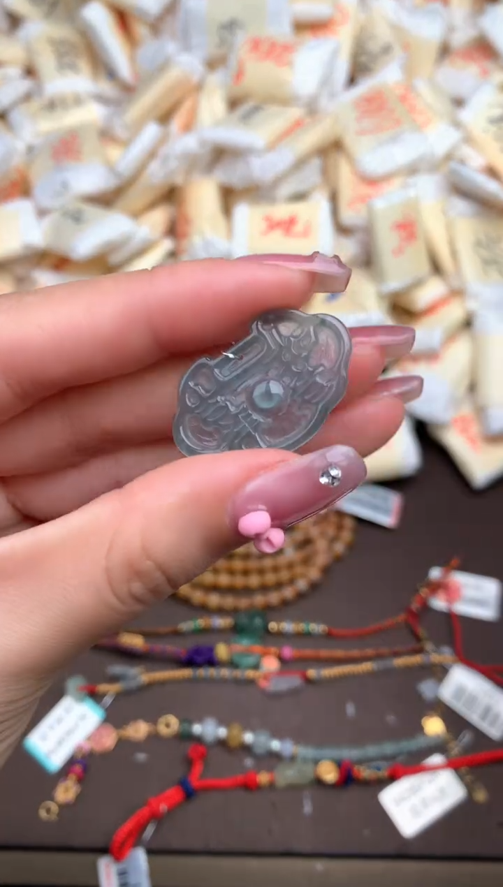 【闪购商品】翡翠挂件未镶嵌  — 