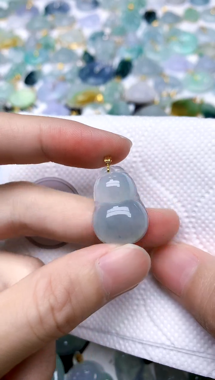 颈饰18K金镶嵌翡翠天然A货翡翠