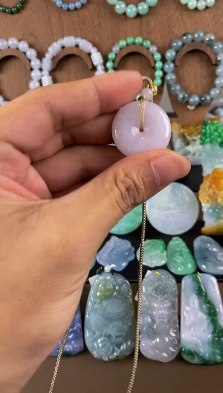 翡翠未镶嵌颈饰平安扣