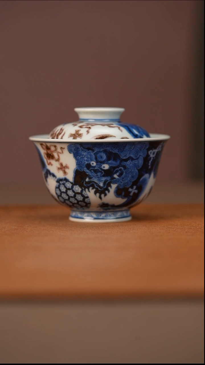 瓷又见春风青花釉里红狮子盖碗