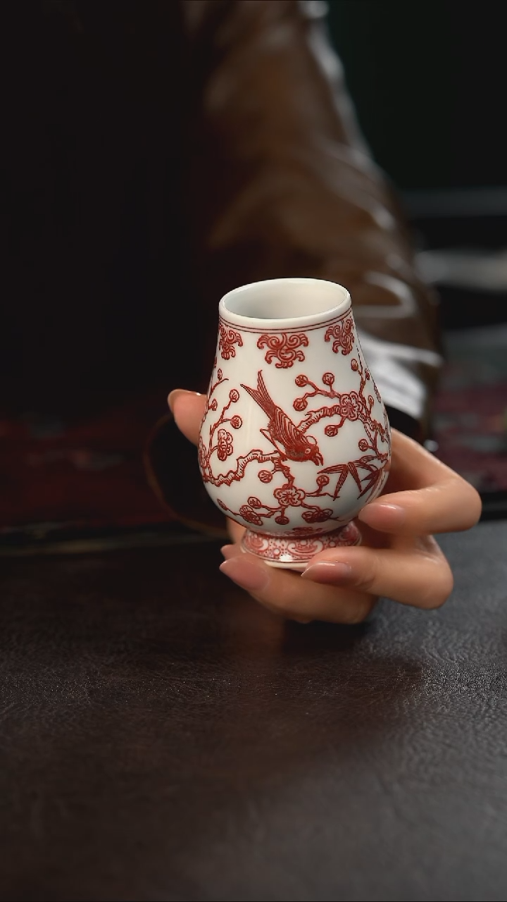 贵红窑釉里红眉寿白头凯恩杯