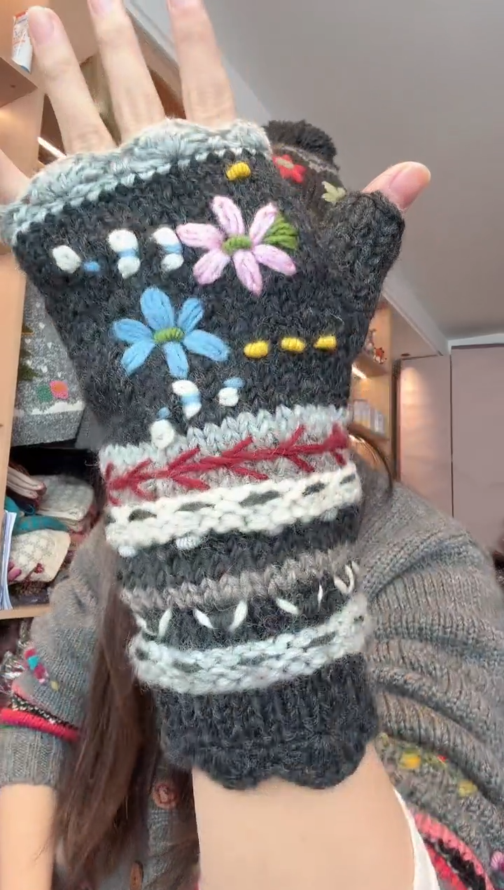 羊毛美丽如灰色刺绣手套