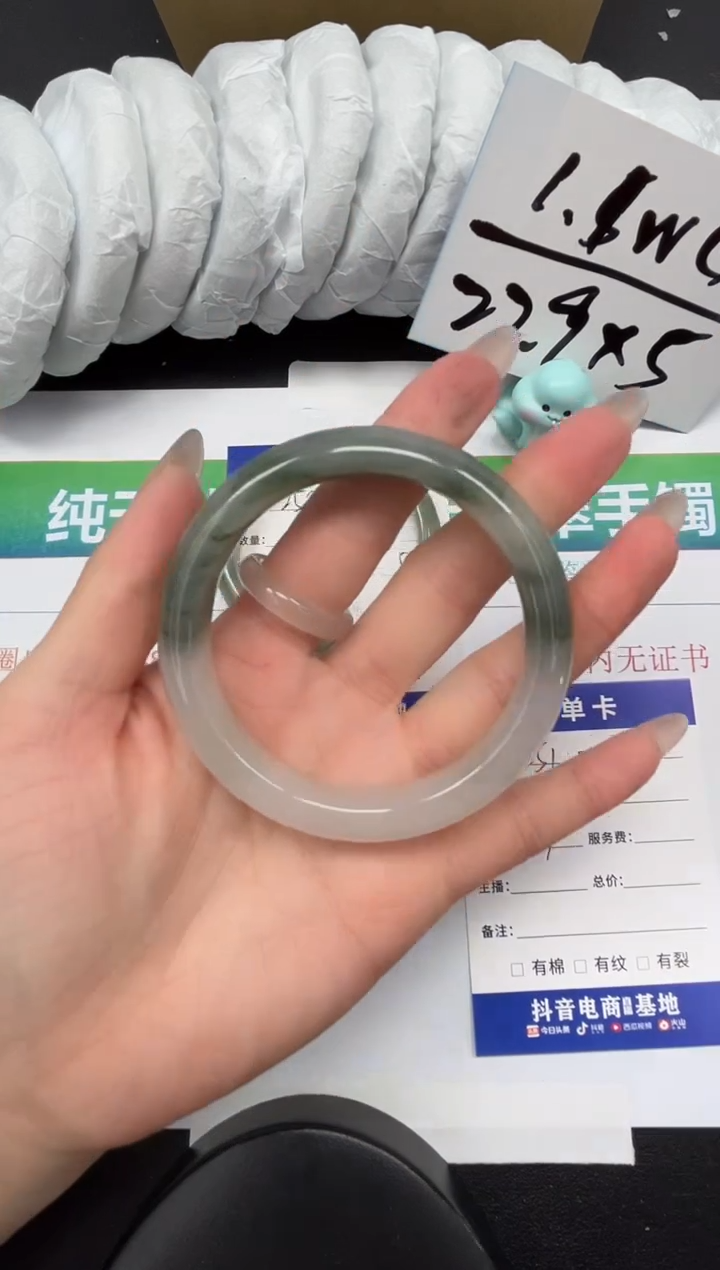 【闪购商品】石英质玉手镯未镶嵌251-57