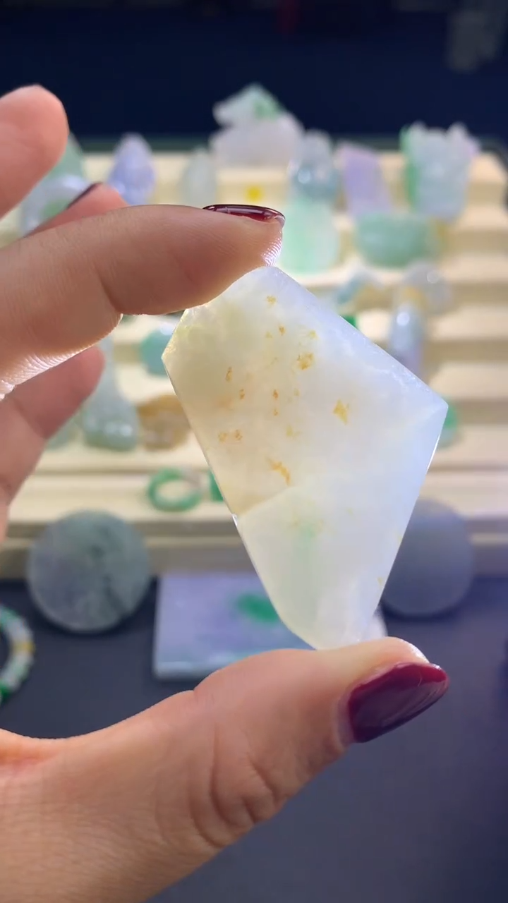 【闪购商品】定制翡翠未镶嵌        小仙鹿