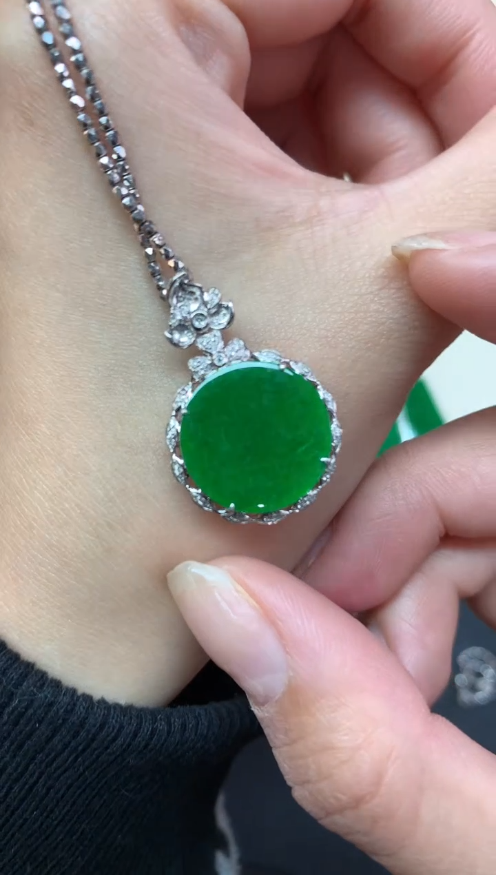 【闪购商品】翡翠吊坠(不含链)18K金镶嵌吊坠A9|4980