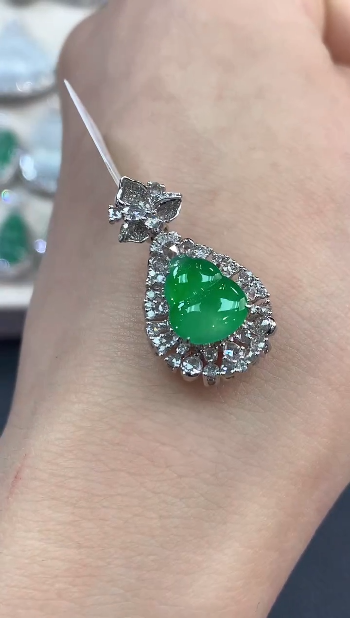 【闪购商品】翡翠吊坠(不含链)18K金镶嵌 B141