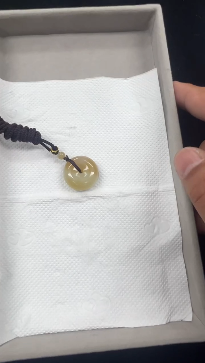 吊坠(赠链)未镶嵌和田玉金山糖白平安扣