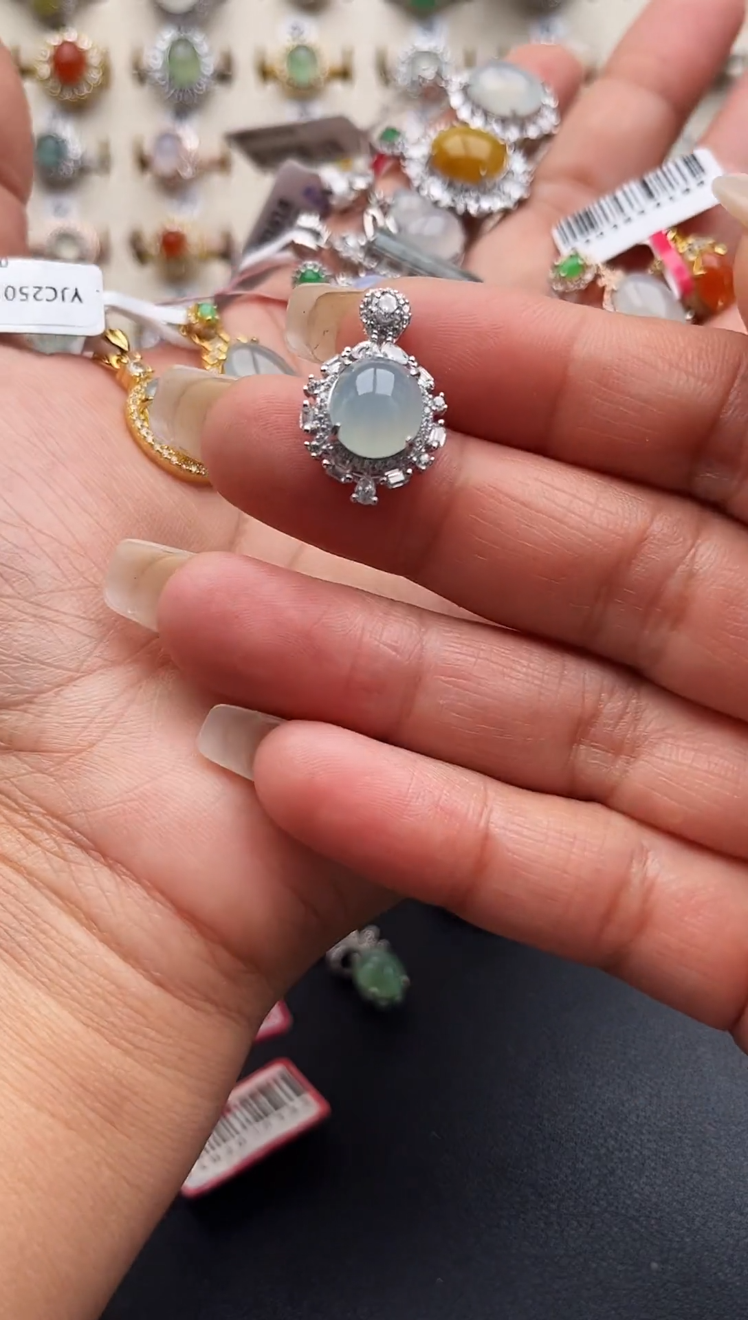 【闪购商品】翡翠吊坠(赠链)银S925镶嵌缅甸天然A货翡翠S925银镶嵌