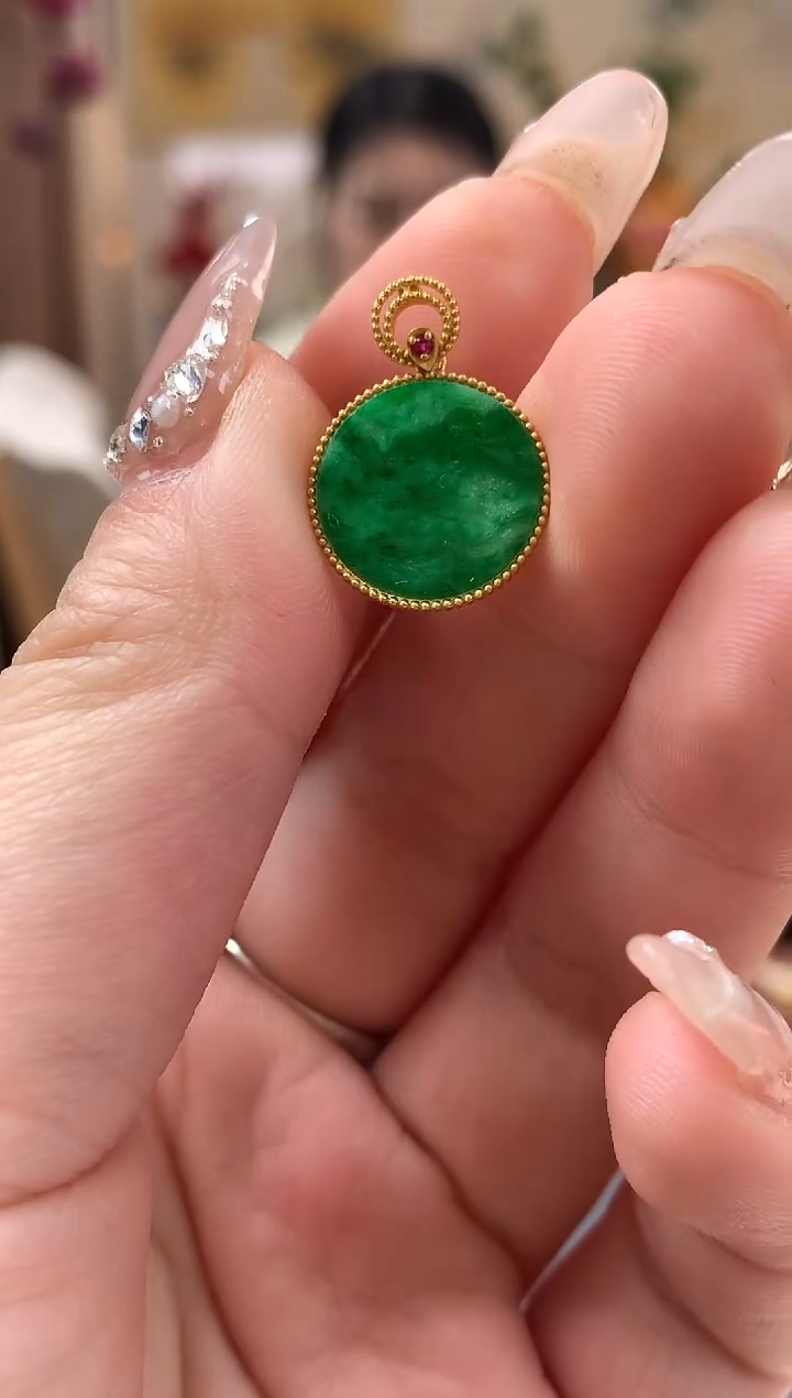 【闪购商品】翡翠吊坠(不含链)18K金镶嵌吊坠