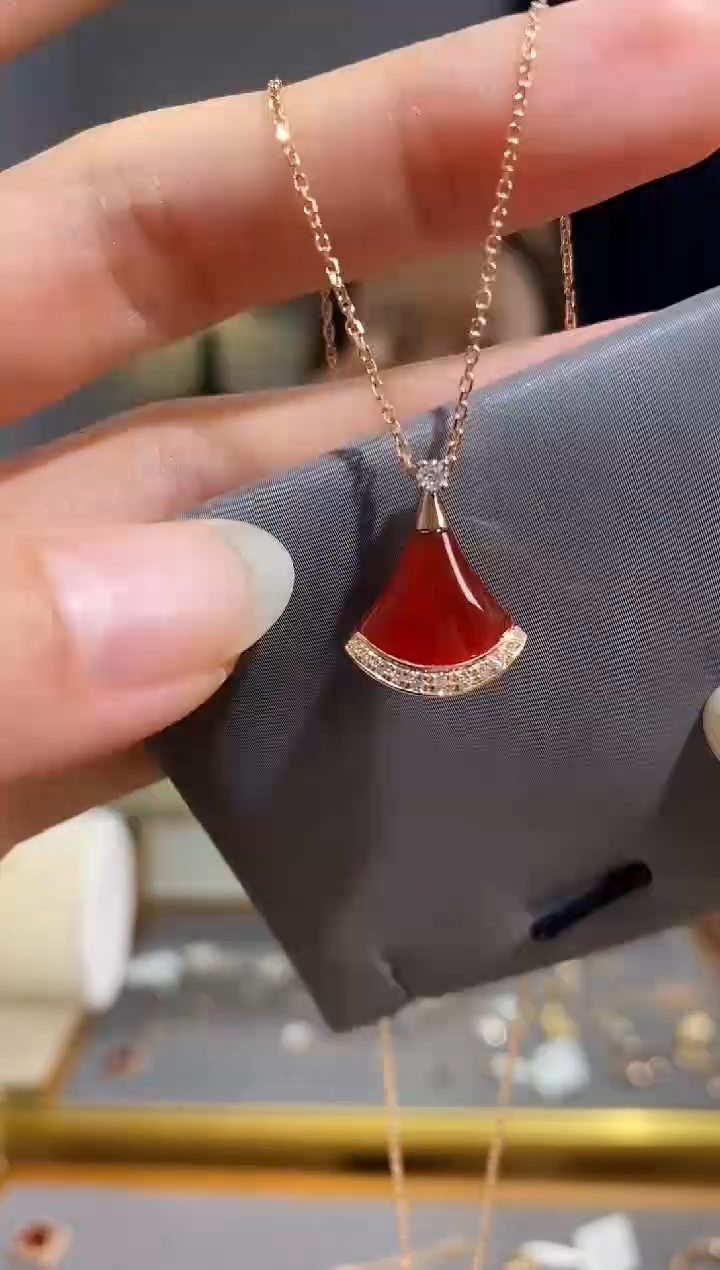 项链18K金镶嵌钻石项链