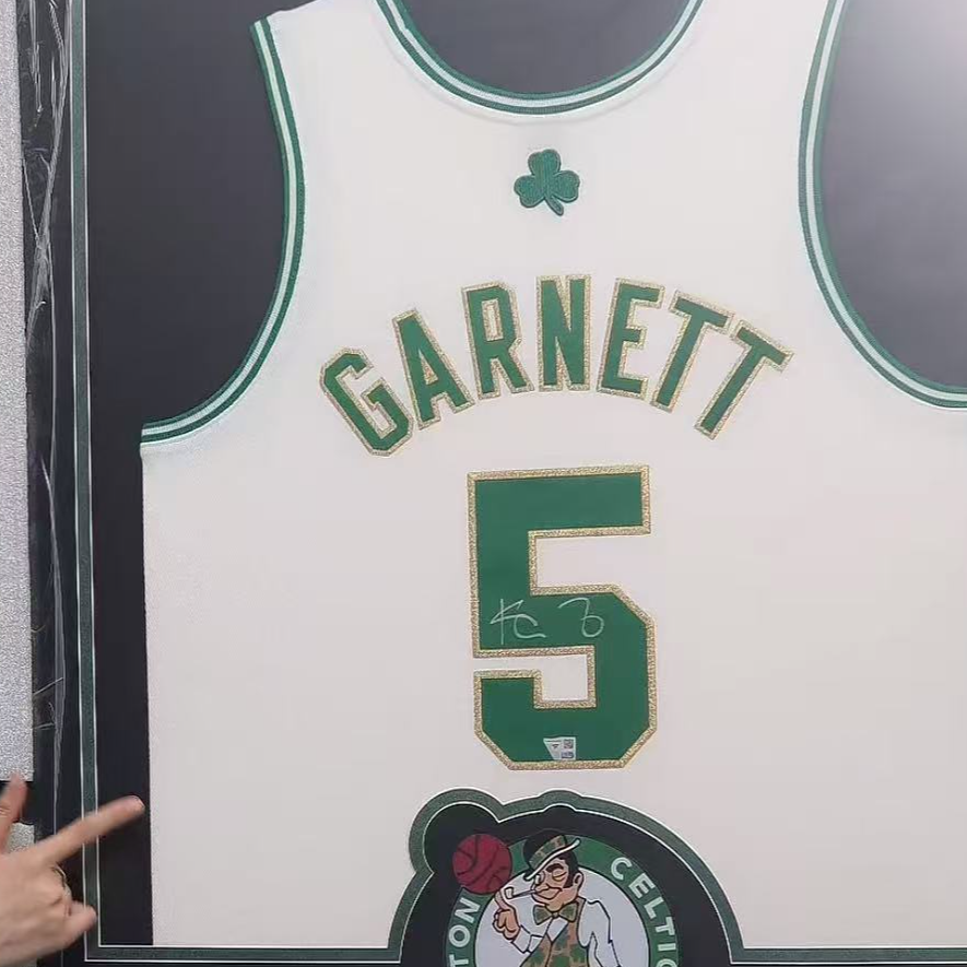 加内特亲签绿军白AU装裱收藏【铭人堂亲签球衣直播专属链接】