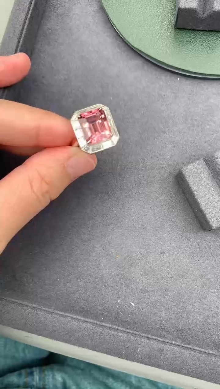 【闪购商品】碧玺戒指18K金镶嵌5.8ct粉碧玺戒指