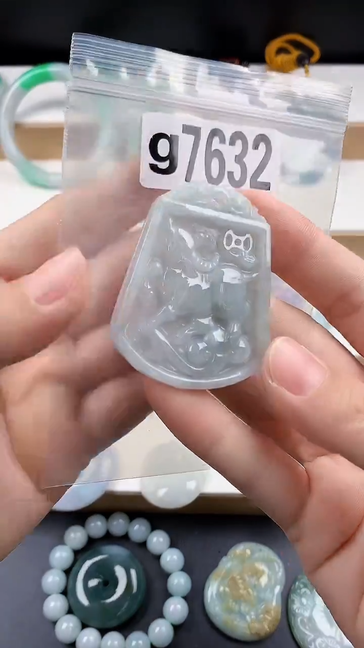 颈饰未镶嵌翡翠天然翡翠吊坠挂件