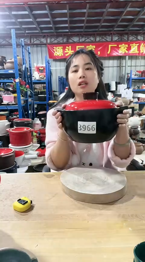 陶3966瑕疵2.5黑锅带盖不圆