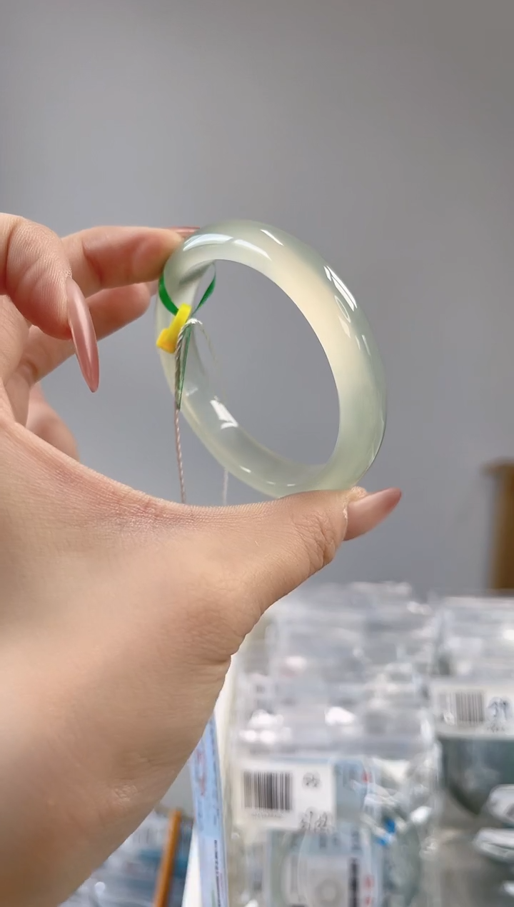 玛瑙/玉髓手镯未镶嵌54圈