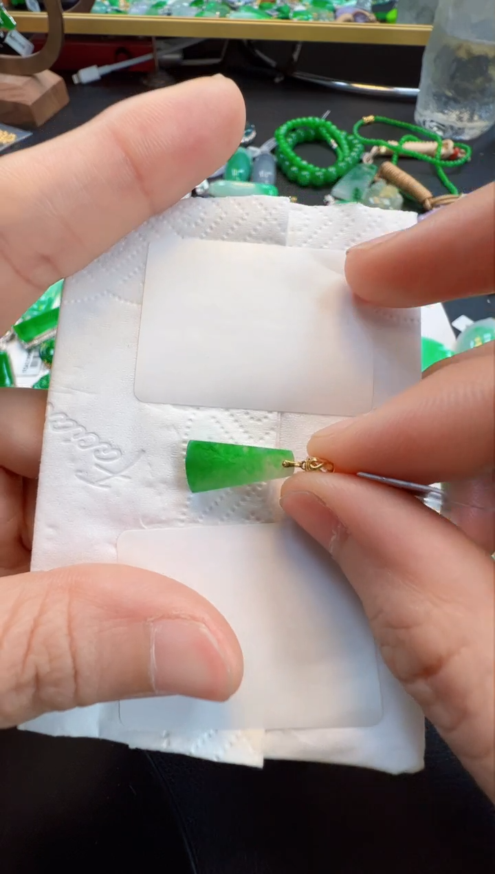 【闪购商品】翡翠吊坠(不含链)18K金镶嵌380