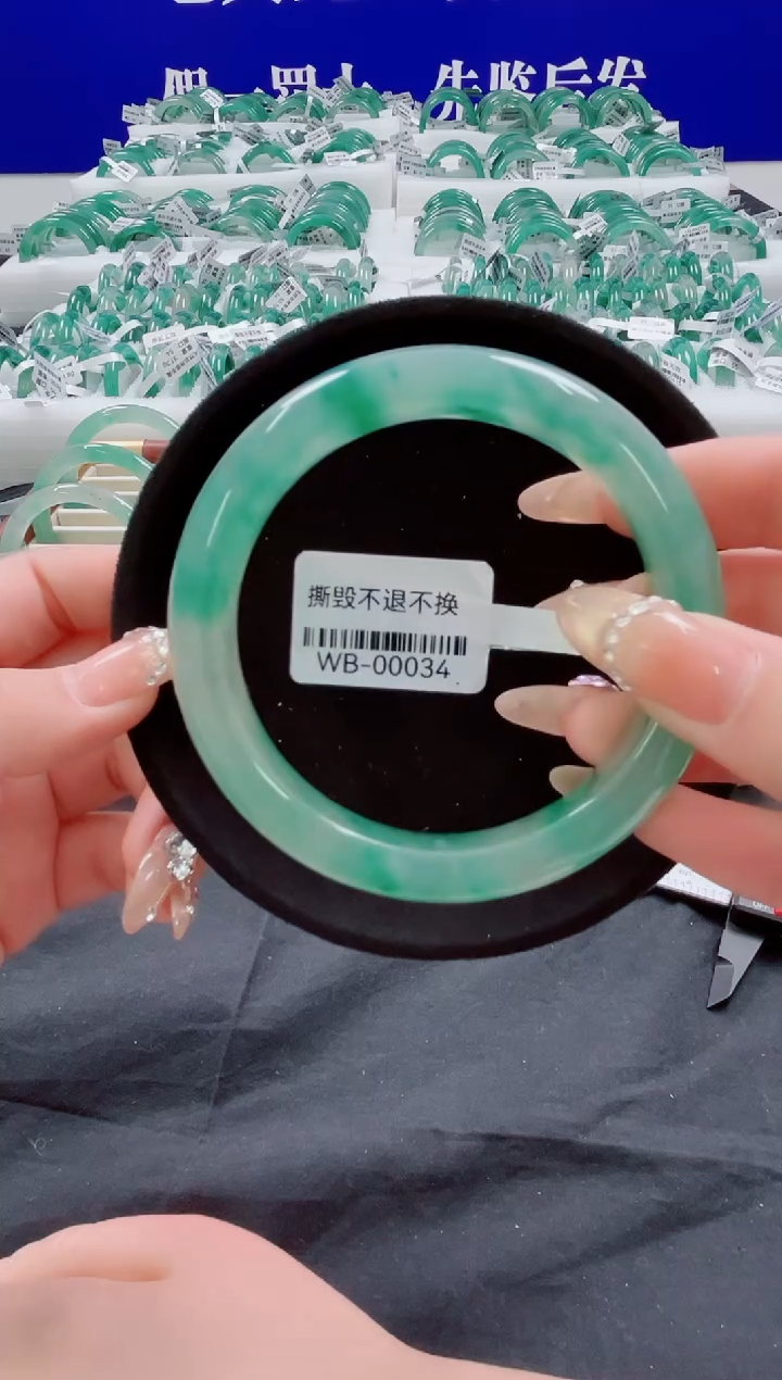 未镶嵌手镯石英质玉（非洲翠）圈口64