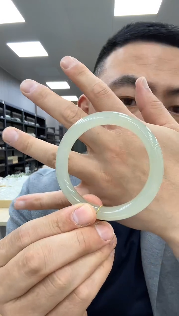 【闪购商品】和田玉手镯未镶嵌56-57  223