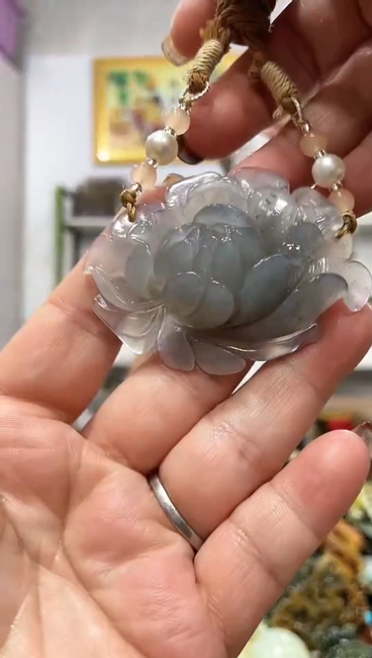 未镶嵌蛇纹石玉吊坠   