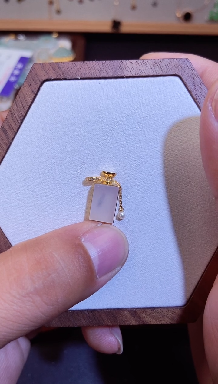 【闪购商品】翡翠吊坠(不含链)18K金镶嵌 翡翠