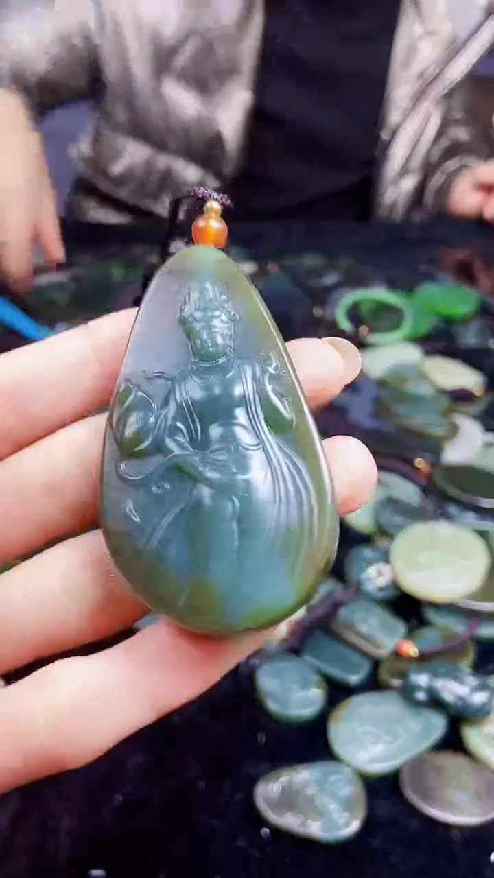 颈饰未镶嵌和田玉1