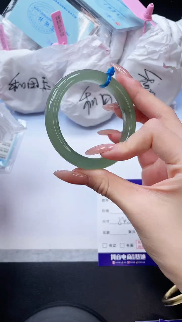 未镶嵌手镯石英质玉3V52-54