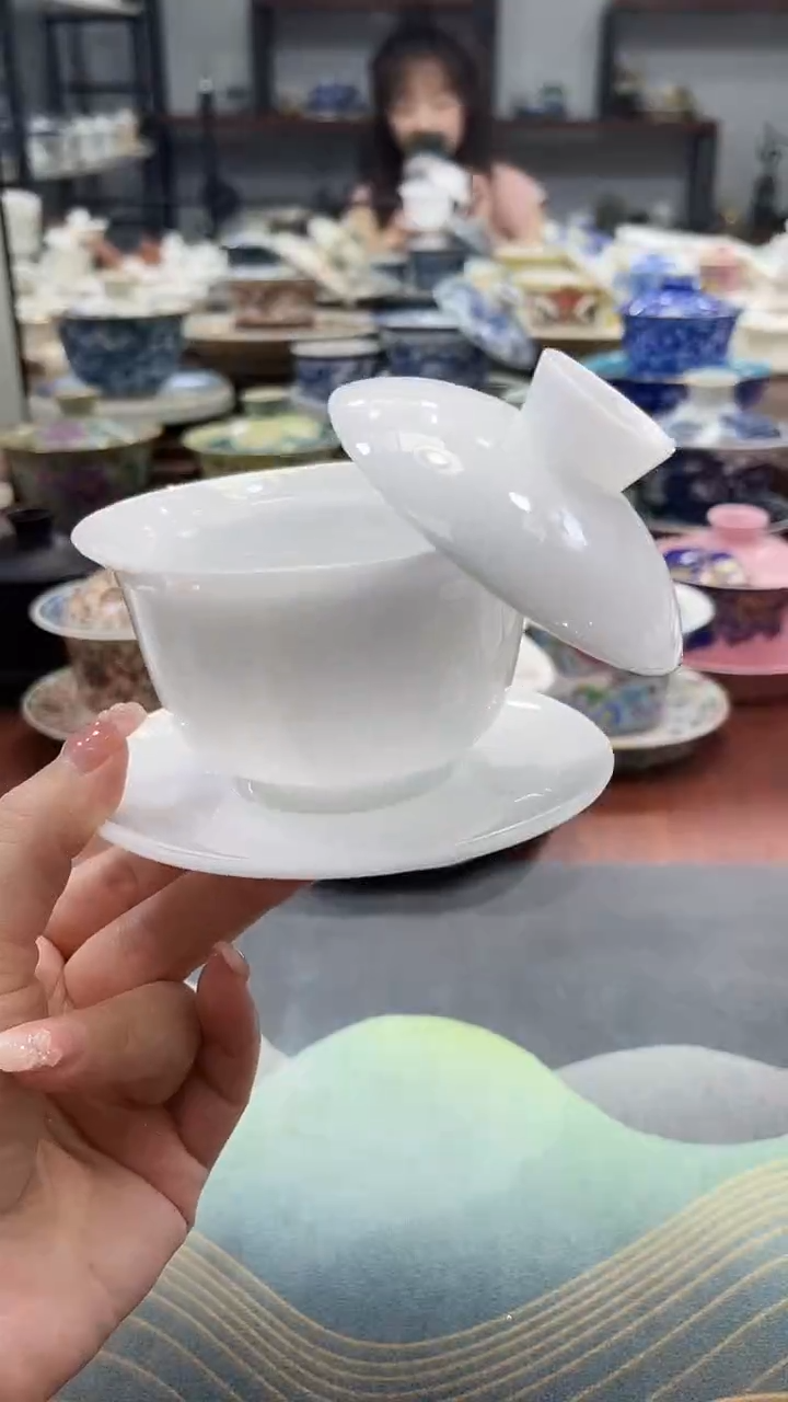 170冰种元宝纯白悬停盖碗