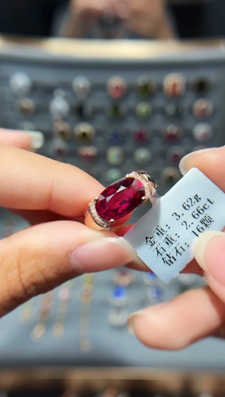 18K金镶嵌戒指碧玺2.66.