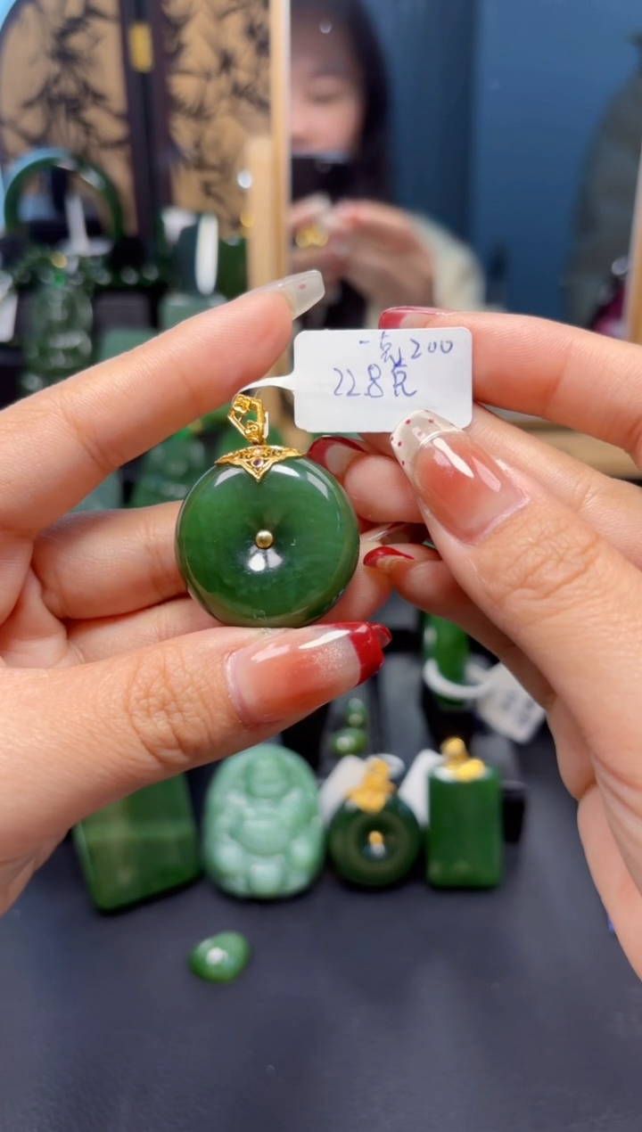 【闪购商品】和田玉（碧玉）吊坠(赠链)18K金镶嵌1